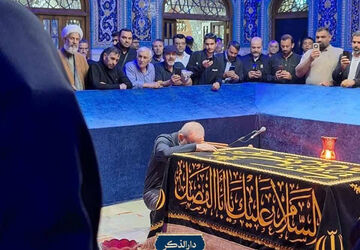 ادای احترام رئیس‌جمهور به مزار نورانی رهبر شهید و عظیم‌الشأن انقلاب