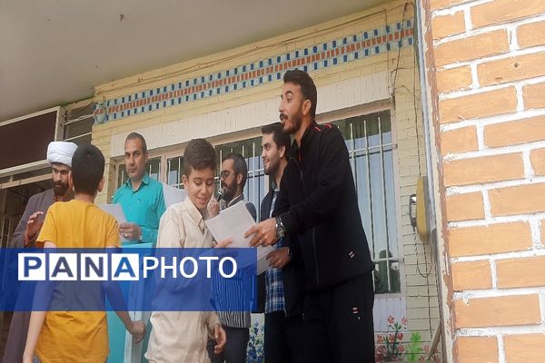 تقدیر از دانش‌آموزان برتر دبیرستان شاهد سردار شهید قاجاریان 