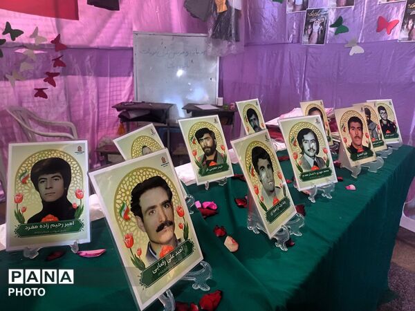 تجدید بیعت دختران وطن با آرمان‌های انقلاب در حسینیه امام