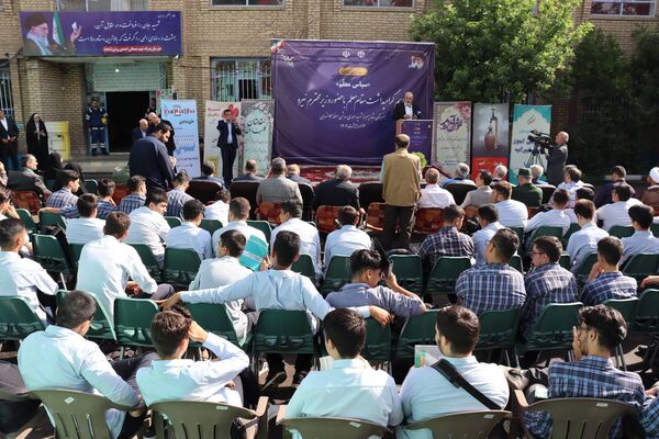 زنگ سپاس معلم در هنرستان احمدی روشن منطقه ۱۴ تهران با حضور وزیر نیرو نواخته شد