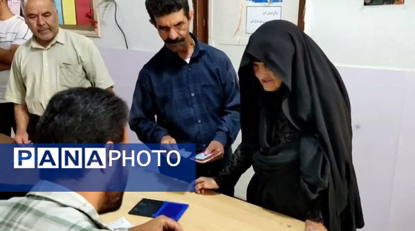 حضور پرشور مردم لرستان پای‌صندوق‌های رأی‌گیری