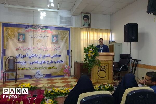 پژوهشگران نوجوان پیشوا روی سکوی افتخار