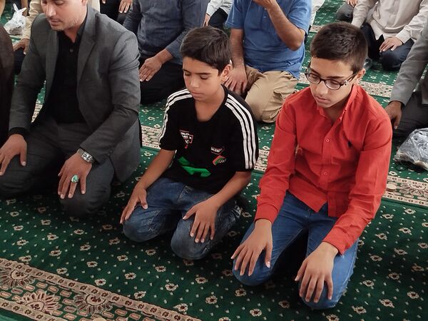حضور پرشور جوانان و نوجوانان در نماز جمعه کاشمر