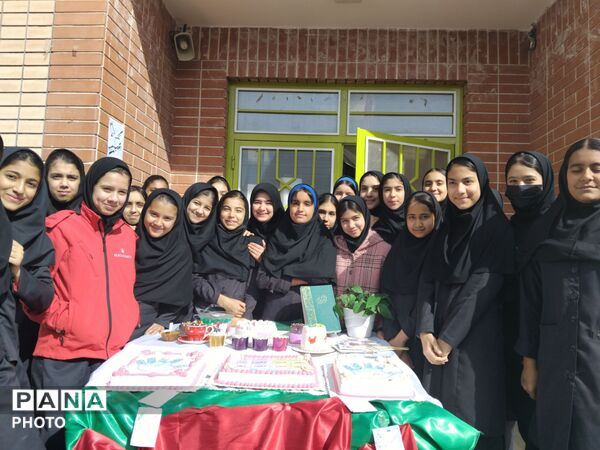 جشن آموزشی فعل‌های ماضی و مضارع در آموزشگاه نماز