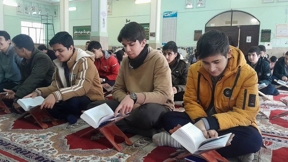 مراسم افطاری در دبیرستان دهخدا ناحیه یک کرج 