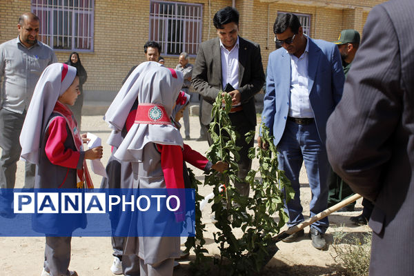 نهال‌های مهر در خاک دبستان ام‌السلمه جاجرم
