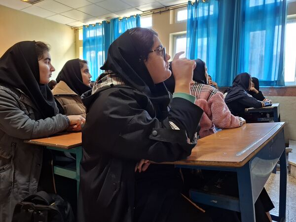 نشست دانش‌آموزی در راستای کیفیت‌بخشی به آموزش در دبیرستان دخترانه نبوت صفادشت