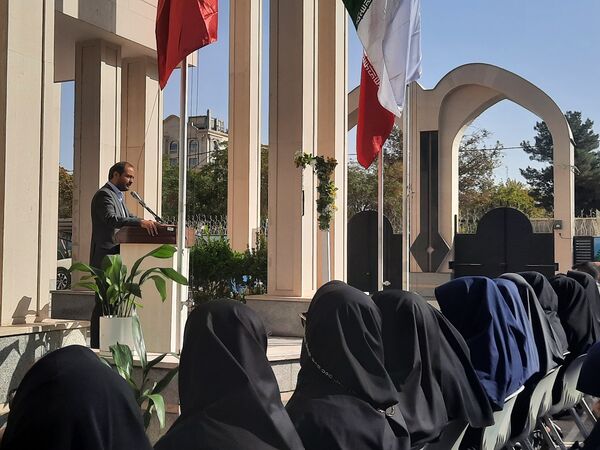 مراسم باشکوه زنگ ایثار و مقاومت در دبیرستان مصلی نژاد حضرت ام البنین
