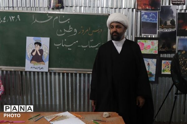 نمایشگاه فرهنگی هنری دانش‌آموزان در نماز جمعه باقرشهر و کهریزک 