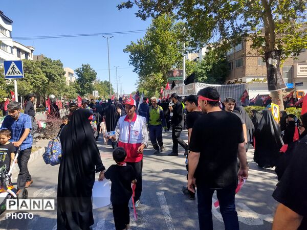 حضور پرشور ملت عظیم الشأن ایران در مراسم وداع با پیکر رهبر شهید