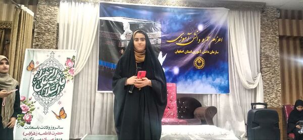 اعزام دانش‌آموزان دختر اصفهانی به حج عمره مفرده