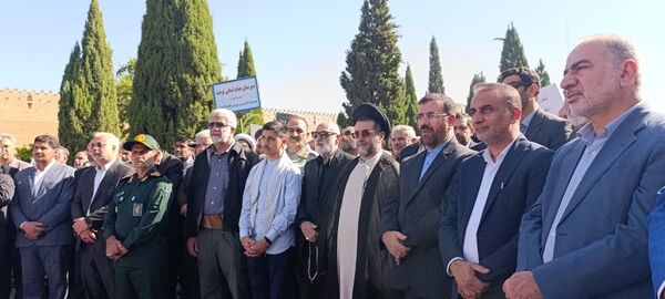 خروش استکبار ستیزی دانش‌آموزان شیرازی