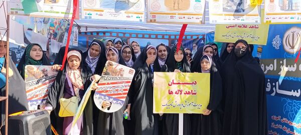 خروش استکبار ستیزی دانش‌آموزان شیرازی