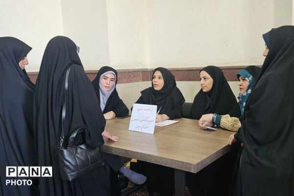 میز خدمت مدیر آموزش و پرورش شهرستان پردیس به مناسبت هفته دولت
