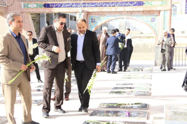 حضور معاون پرورشی و فرهنگی وزیر آموزش و پرورش در گلزار شهدای بجنورد