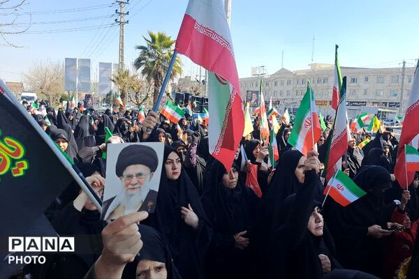 گردهمایی پرشور مردم وفادار و انقلابی چهاردانگه در دفاع از میهن و آرمان های انقلاب
