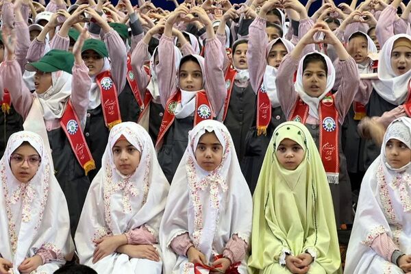 حضور سه‌گانه فرماندار، امام جمعه و مدیر آموزش‌و‌پرورش در همایش یاوران انقلاب فیروزکوه
