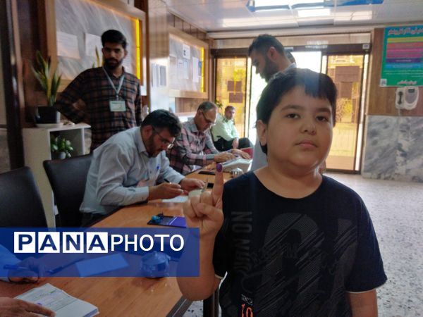 برگزاری چهاردهمین دوره انتخابات ریاست جمهوری کشور در دبیرستان ناصر مشهد