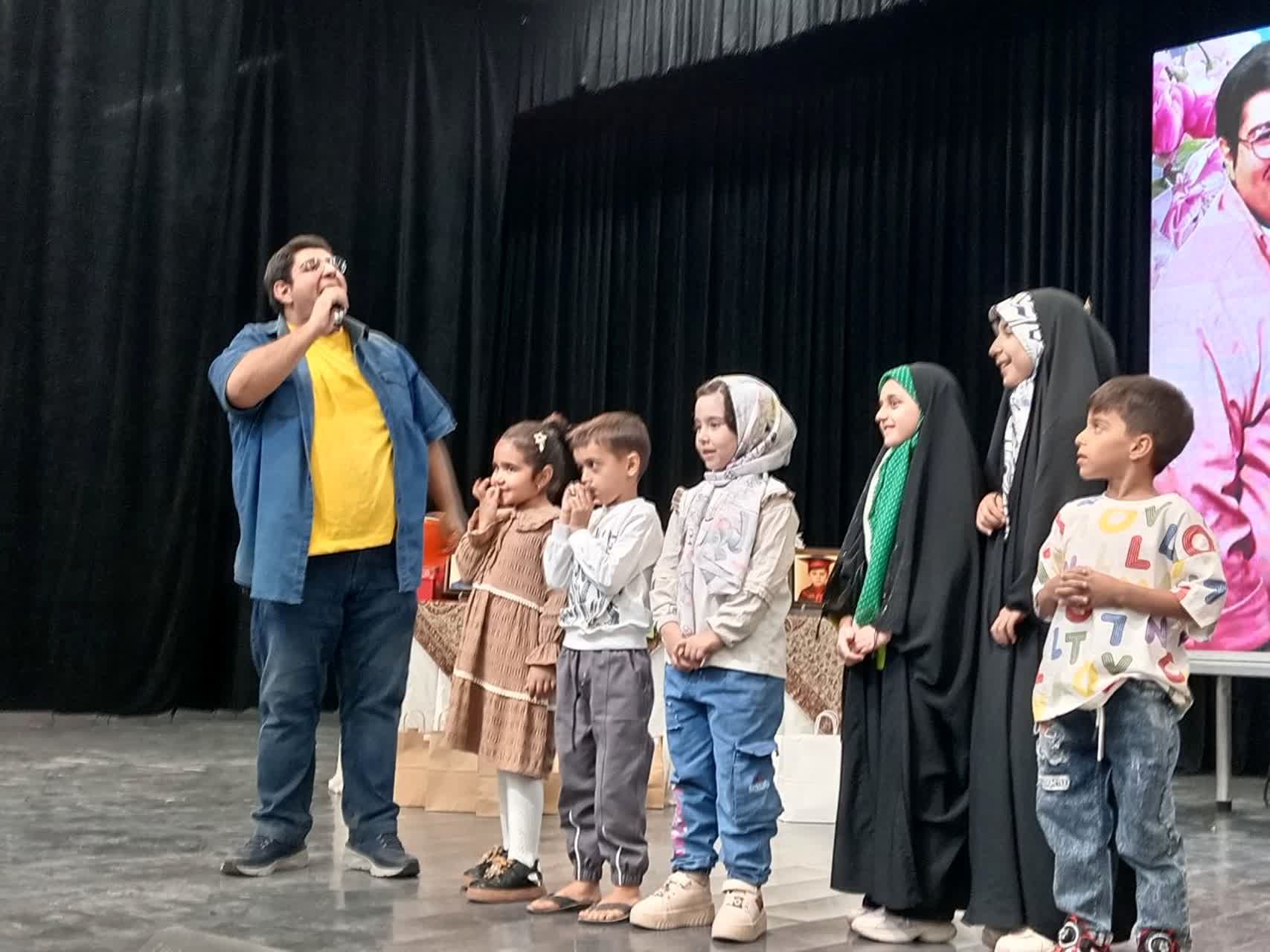 پایان شیرین دوره‌های آموزشی «غنچه‌های نور» با حضور چهره محبوب کودک و نوجوان در کاشان