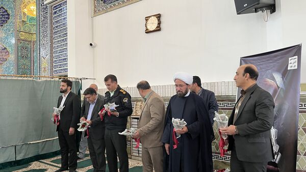 تکریم مادران و همسران شهدا و تجلیل از برگزیدگان مسابقات در نماز جمعه اشکذر 
