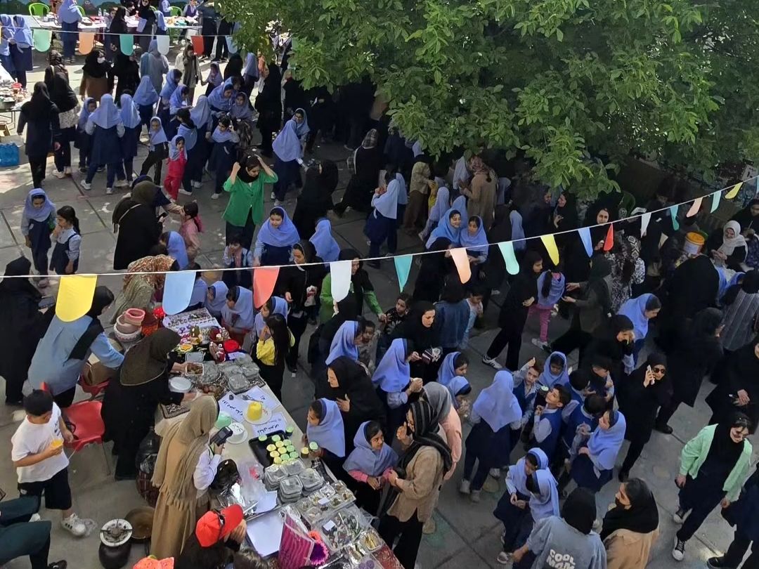 برپایی بازارچه کسب و کار در دبستان غیردولتی مهرو ماه آشخانه 
