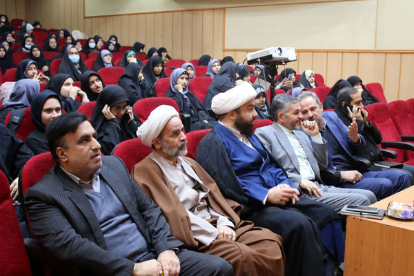 جلوه‌هایی از همایش تقدیر از دختران فعال در هیات‌های دانش‌آموزی قم
