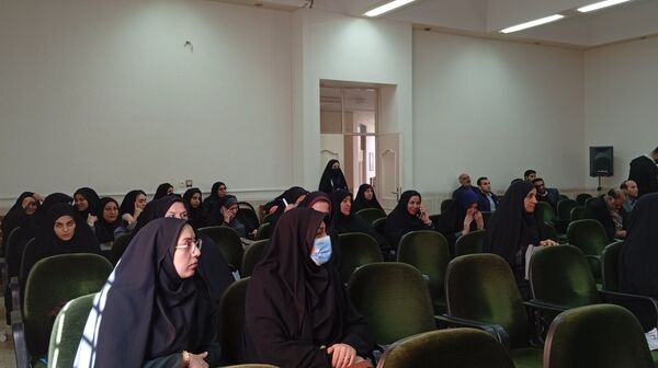 جلسه‌ ضمن خدمت با موضوع نماز و شیوه‌های نماز در بن