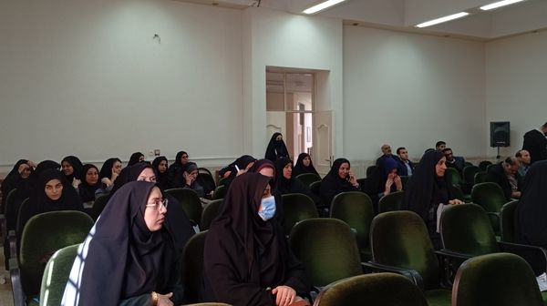 جلسه‌ ضمن خدمت با موضوع نماز و شیوه‌های نماز در بن