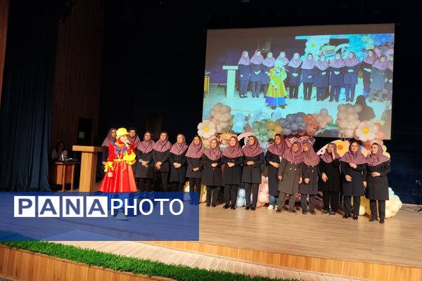 جشن شکوفه‌های دبستان بعثت ناحیه ۳ شیراز 