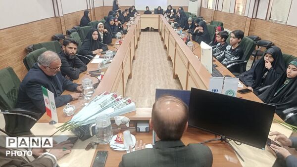 نشست صمیمی خبرنگاران پانا با مدیرکل آموزش و پرورش قم
