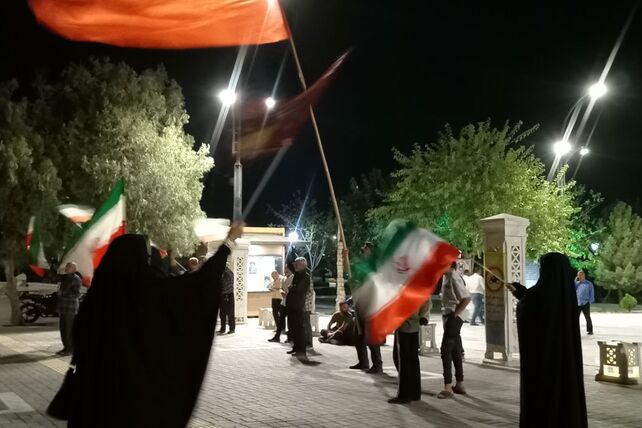 ایستادگی مردم تا پای جان در مشهد
