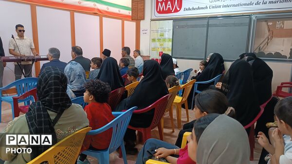 هنرمندان باباحیدر، نگارخانه آفتاب را گلباران کردند