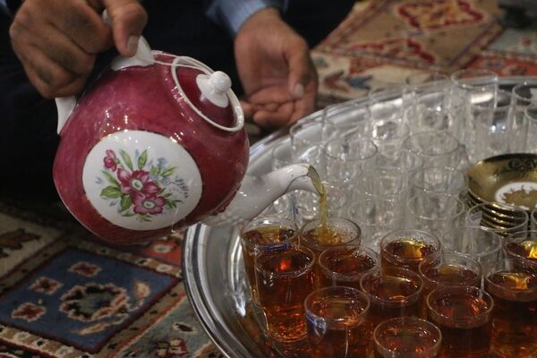 روضه‌خوانی کنار ریل قطار یزد؛ آیینی متفاوت در مسیر عبور شهروندان