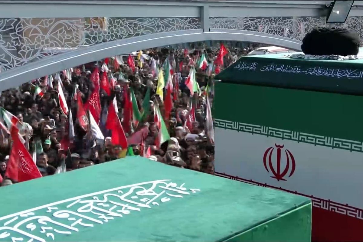 اشک‌ها و بغض‌های میلیونی در مسیر تشییع پیکر مطهر رهبر شهید