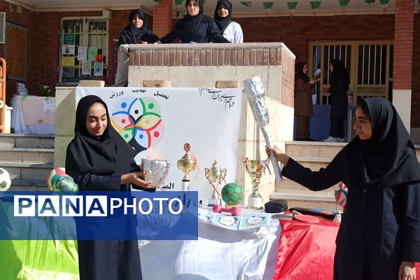 برگزاری برنامه های شاد و متنوع به مناسبت هفته تربیت بدنی در دبیرستان فضیلت شاهد