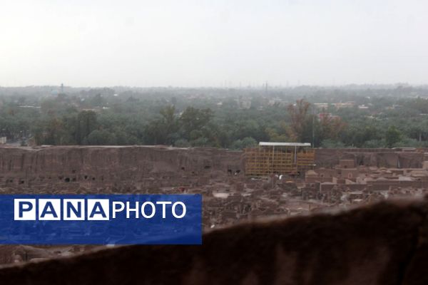 ارگ باران زده و بویِ نم کوچه‌های کاهگلی