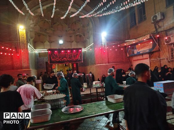 فعالیت چایخانه حضرت زهرا (س) در مسجد جامع نیشابور 