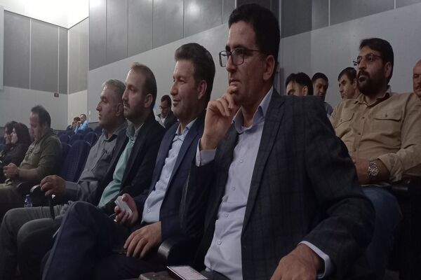 آیین تجلیل از خبرنگاران و فعالان عرصه رسانه در سینما هنر یاسوج