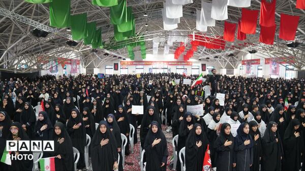 هم‌صدایی سه هزار دانش‌آموز اصفهانی در پویش ملی باید برخاست 
