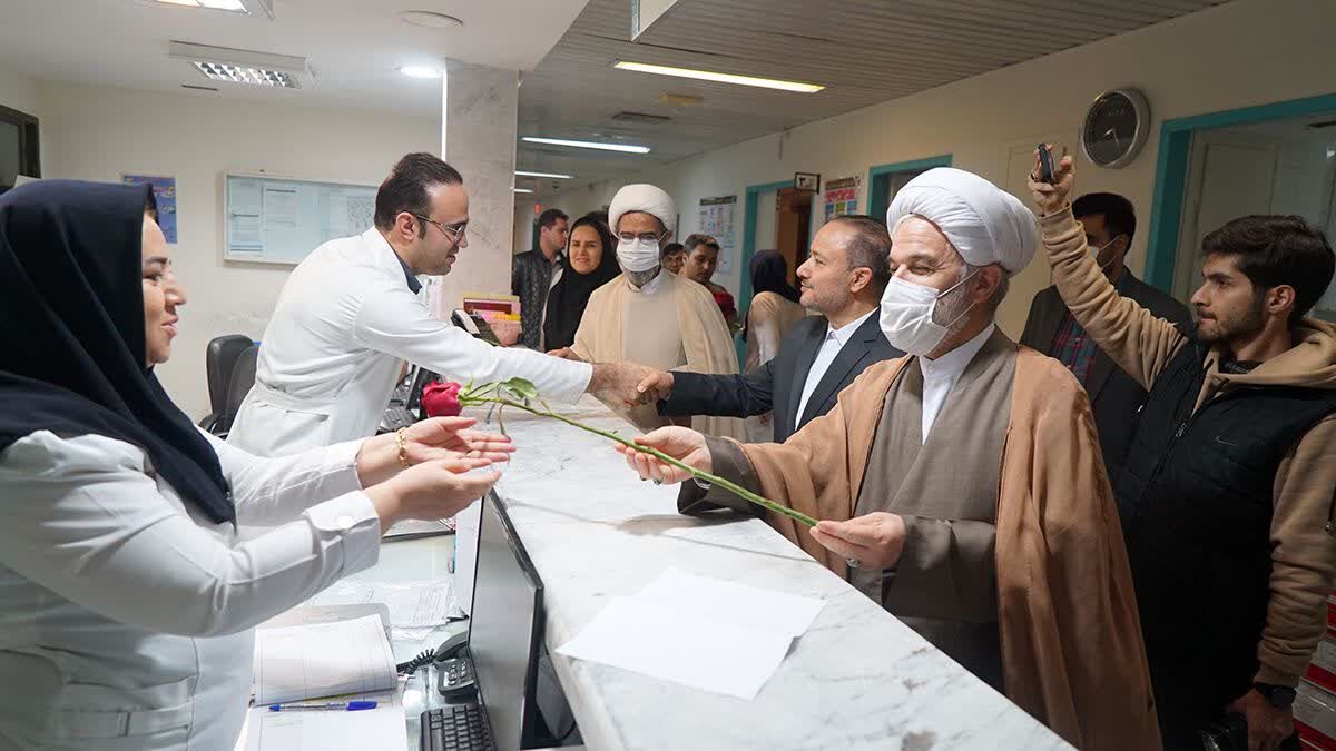 دیدار نوروزی رئیس دادگستری خراسان شمالی با کادر پزشکی و بیماران بیمارستان امام علی(ع) بجنورد