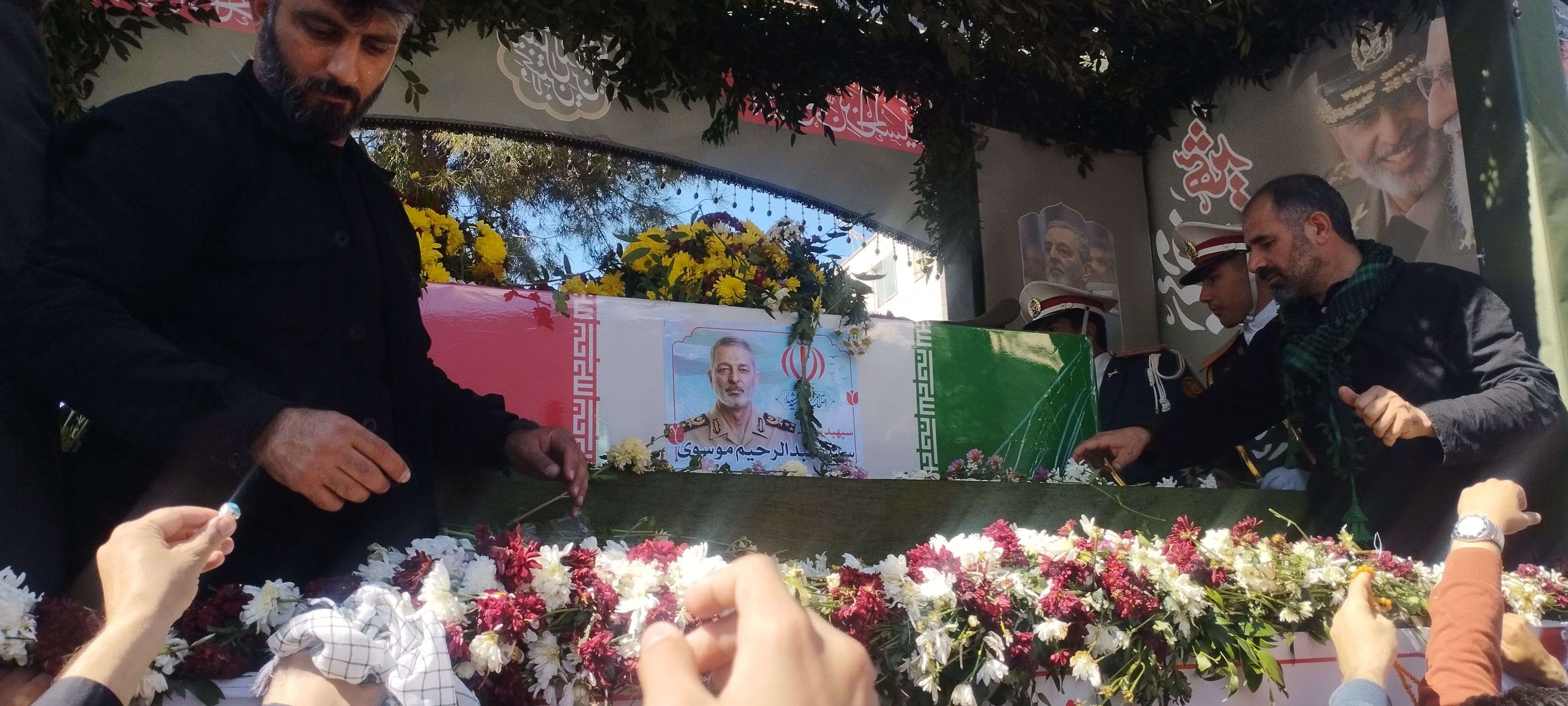 آرام گرفتن پیکر شهید سپهبد عبدالرحیم موسوی در حریم امن فاطمی