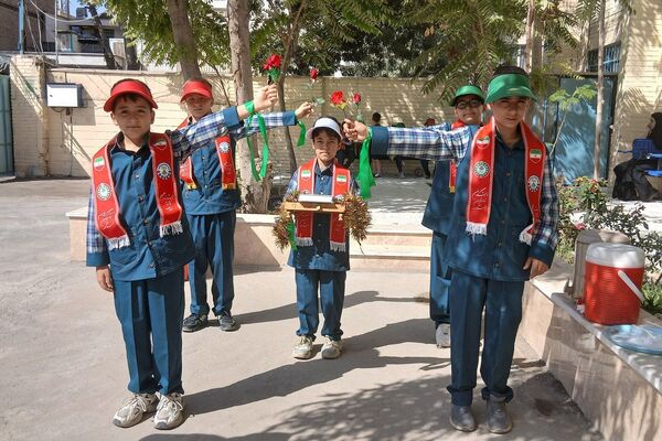 آیین افتتاحیه زمین چمن مصنوعی دبستان علی بن ابیطالب (ع) باقرشهر 