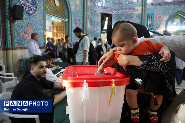 مرحله دوم انتخابات چهاردهمین دوره ریاست‌ جمهوری در حسینیه ارشاد