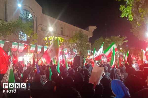 حضور مردم‌ نسیم‌شهر در سی هفتمین تجمع شبانه میدان‌ هفت‌تیر