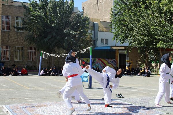 برگزاری جشنواره ورزشی در مدرسه شهید غیوری ناحیه یک شهرری