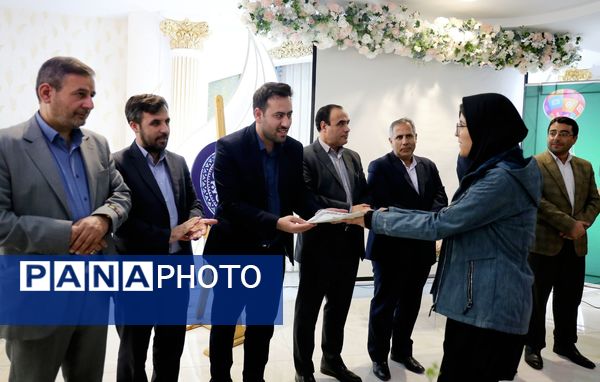 آیین تجلیل از برگزیدگان جشنواره‌های فرهنگی و هنری شمال‌غرب کشور در تبریز