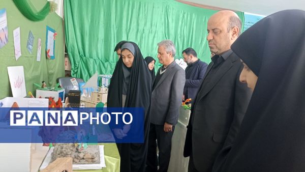 برگزاری نمایشگاه باقرآن تا آسمان در دبیرستان دخترانه امام حسین(ع)