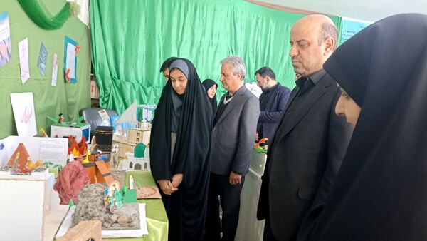 برگزاری نمایشگاه باقرآن تا آسمان در دبیرستان دخترانه امام حسین(ع)
