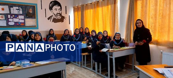 جشن ولادت حضرت علی (ع) و روز پدر در دبیرستان شاهد بحرینیان