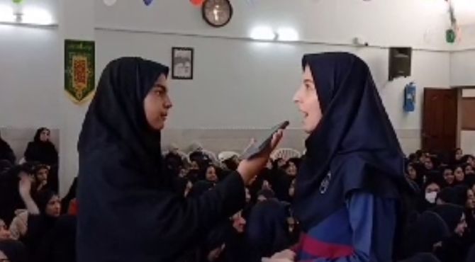 جشن ایام الله دهه فجر و نیمه شعبان در دبیرستان فرزانگان 1 قم